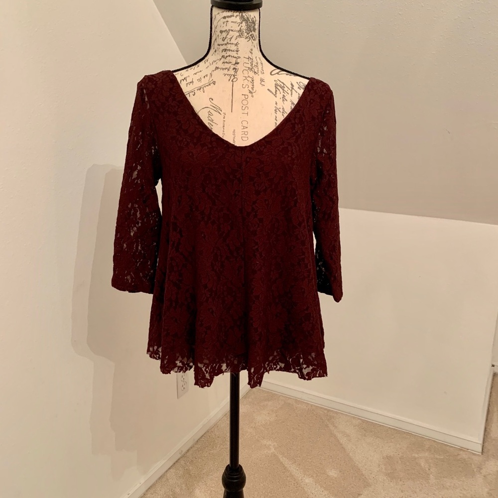 American Eagle stretchy lace top